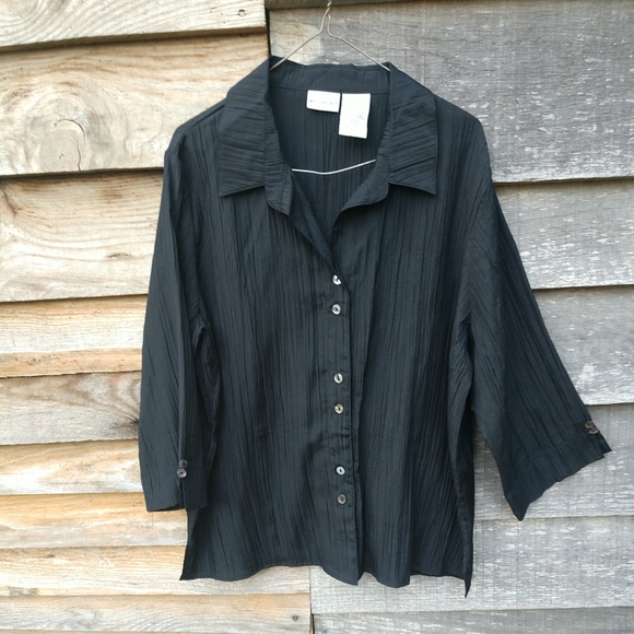 White Stag Tops - SOLD!!!!  White Stag Women's Blouse Button Front Wavy Fancy Black   XL  (16-18)